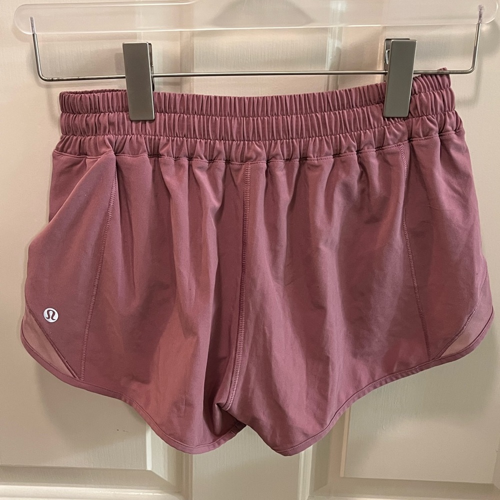 Hotty hot 2.5” lined shorts!